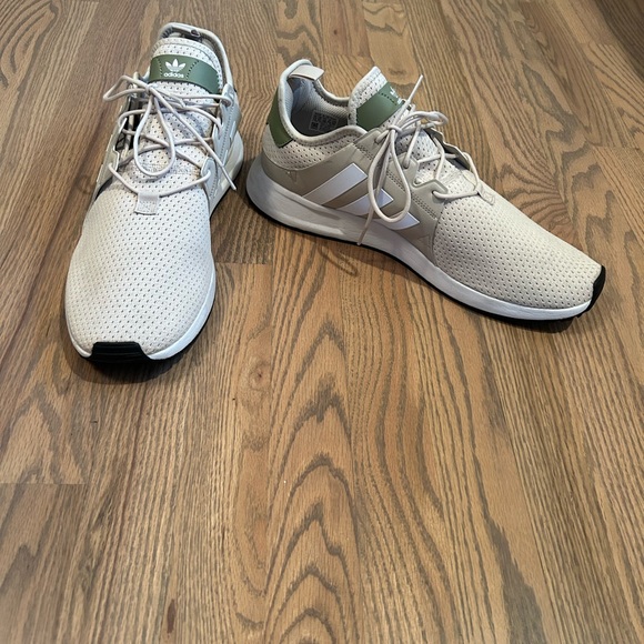 Adidas cross training running shoe in beige cream and sage green size USA 13 - Picture 8 of 9